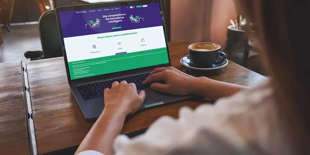 Laptop mit Webseite zum Thema KI auf dem Screen